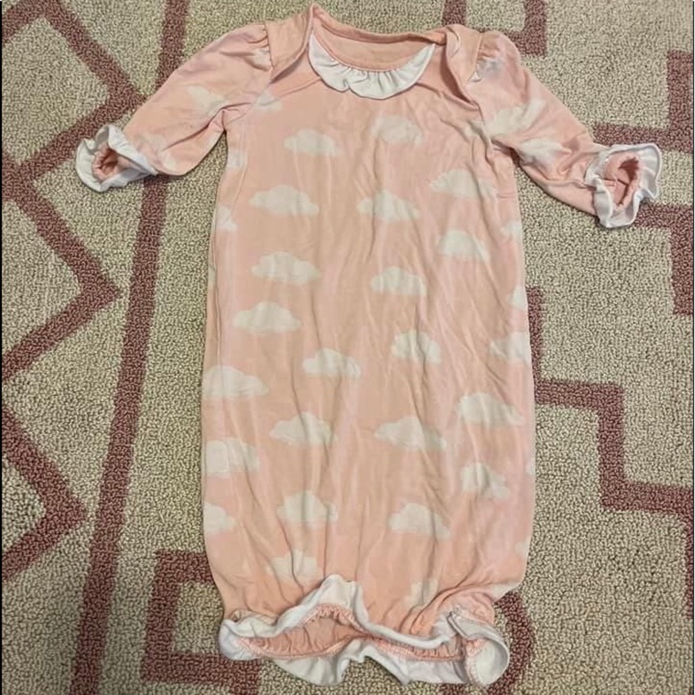 Newborn Gown N-3 months.